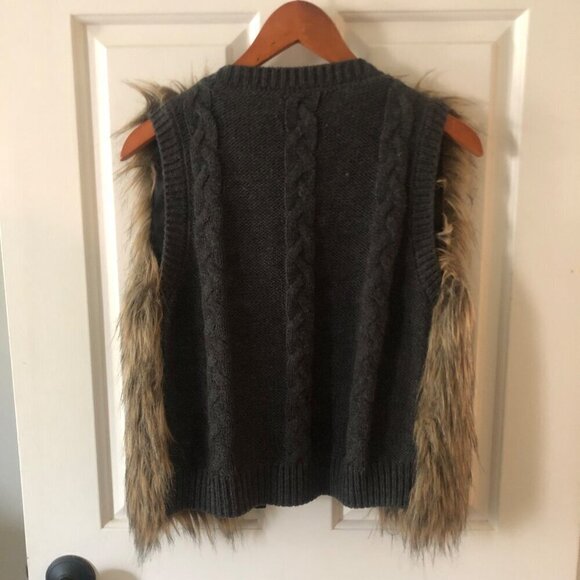 Women's MISS ME Faux Fur Beaded Vest Size Small - Picture 11 of 12